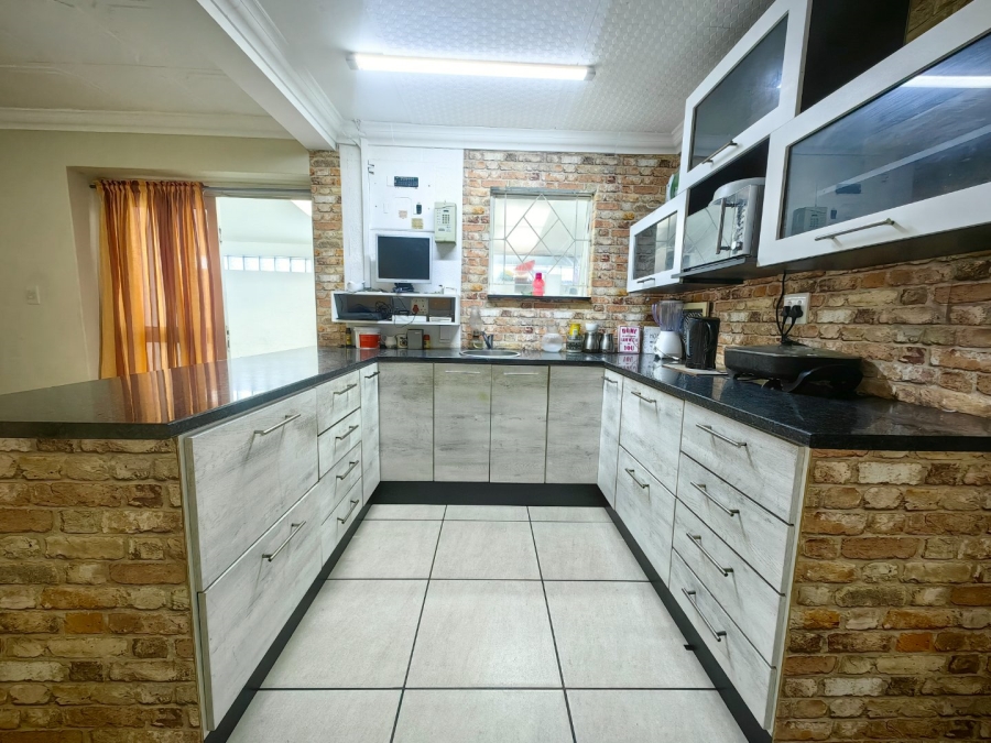 4 Bedroom Property for Sale in Westridge Western Cape